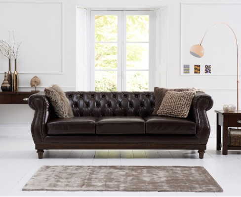 Chesterfield Designer Sofá de lujo marrón de 3 plazas para la sala de estar.