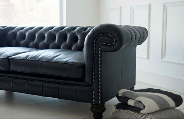 Diseñador gris Chesterfield de 3 plazas de lujo para salón.