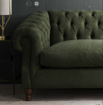 Verde Chesterfield de lujo de diseñador de tres plazas.