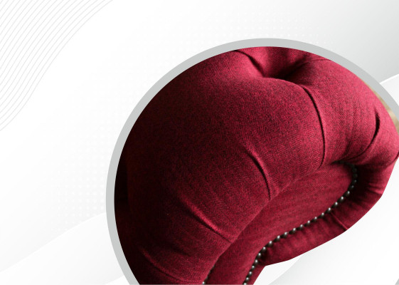 Sofá de tela de diseño de tres plazas Chesterfield de lujo en rojo