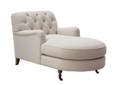 Chaiselongue Chesterfield de color beige, muebles de salón modernos.