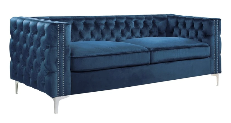 Sala de estar azul con sofá, sofá acolchado, sofá de tres plazas y muebles de lujo de tela.