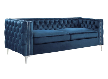 Sala de estar azul con sofá, sofá acolchado, sofá de tres plazas y muebles de lujo de tela.