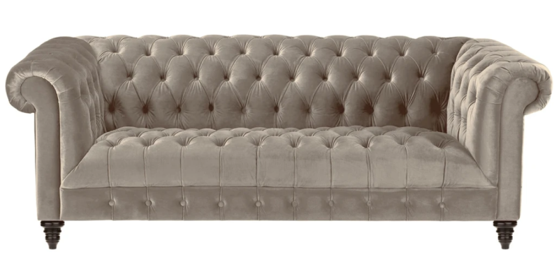 Sofá de terciopelo beige de lujo Chesterfield con botones, de tres plazas.