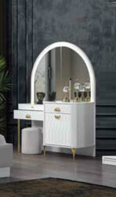 Moderno conjunto de dormitorio en precioso diseño europeo.