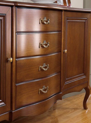 Mueble de madera real hecho en casa modelo de cómoda clásica.