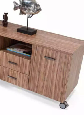 Muebles de oficina, escritorio, tocador, archivador, mesa de centro, 4 piezas de mobiliario.