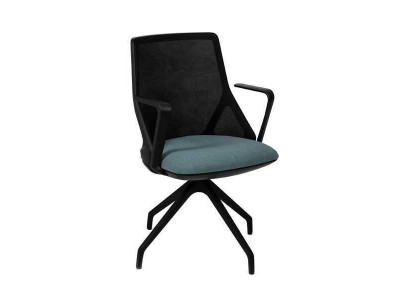 Sillas de oficina negras lujosas. Sillón tapizado. Silla. Silla giratoria.