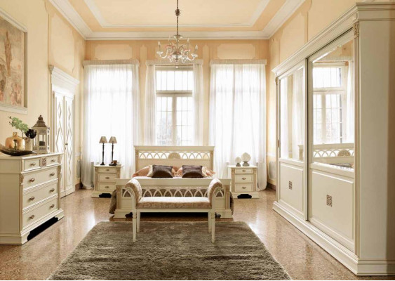 Cama + 2 mesitas de noche 3 piezas. Juego de dormitorio de madera maciza de diseñador de lujo Barroco.