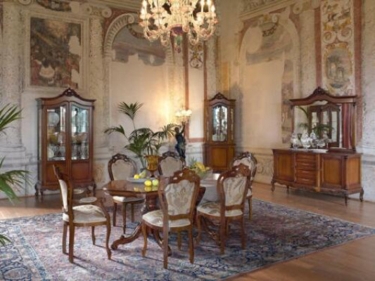Muebles italianos de estilo barroco para el comedor, conjunto de 11 piezas. Mesa, sillas, cómoda en madera maciza.