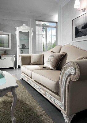 Conjunto de sala de estar clásico de 9 piezas en los colores beige y blanco.