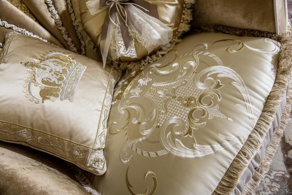 Sofá esquinero en forma de L, sofá acolchado de tela de diseño de lujo para la sala de estar.