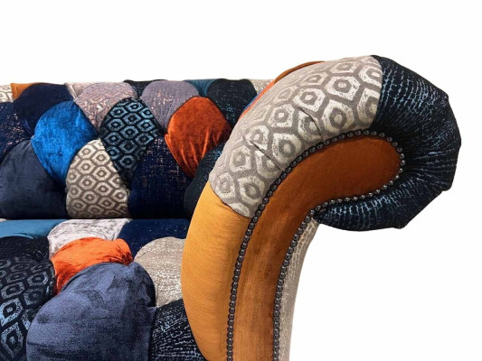 Sofás de tres plazas de lujo en diseño de tela Chesterfield multifacético.