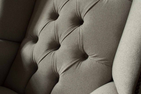 Sillón gris de orejas diseño tapizado Chesterfield textil sala de estar