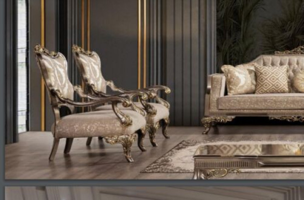 Un lujoso, clásico sillón barroco en beige y dorado de Chesterfield.
