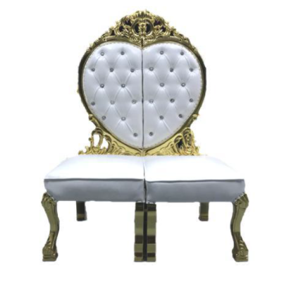 Silla del trono Chesterfield real de terciopelo de amor con corazón en estilo antiguo.