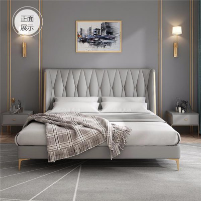 Hotel de lujo con camas de diseño tapizadas en cuero y metal en el dormitorio de acero inoxidable.