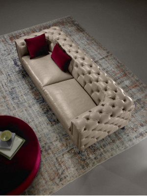 Lujoso conjunto de sofás de 3 plazas + 3 plazas en color beige de Chesterfield.