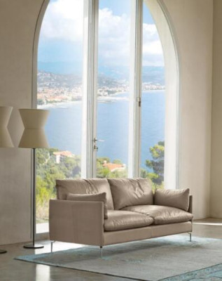 Conjunto de sala de estar perfecto consiste en un sofá de esquina en forma de L y un sofá de 2 plazas.