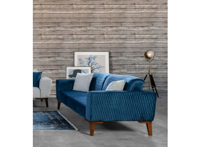 Sofá de tres plazas azul elegante para salón de terciopelo.