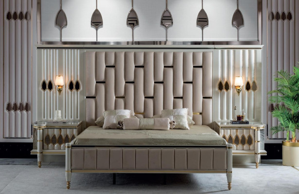 Cama beige de metal. Muebles de diseño elegante. Muebles de dormitorio de lujo nuevos.