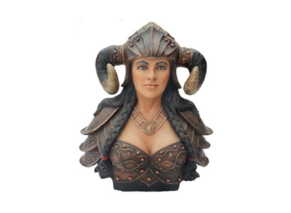 Busto de un guerrero con un casco con cuernos Estatua de figuras de estatuas vikingas.