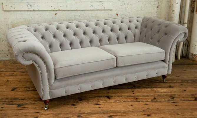 Sofá Chesterfield de 3 plazas tapizado blanco, nuevo.