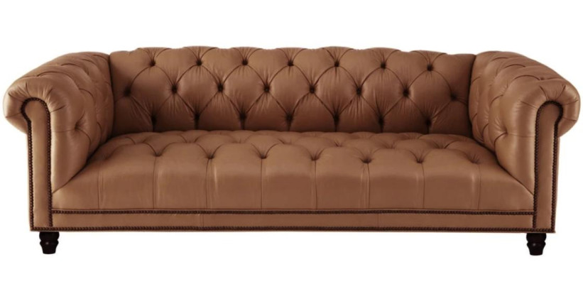 Beige sofá de diseño moderno Chesterfield de tres plazas de cuero para la sala de estar, nuevo.