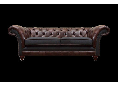 Sofás tapizados de dos plazas Chesterfield marrón-gris para la sala de estar.