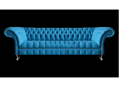Estilo Chesterfield Sofá de tela azul claro de cuatro plazas para sala de estar elegante.