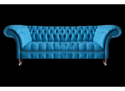 Sofá Chesterfield azul cielo de tres plazas. Elegante sofá moderno de tres plazas.
