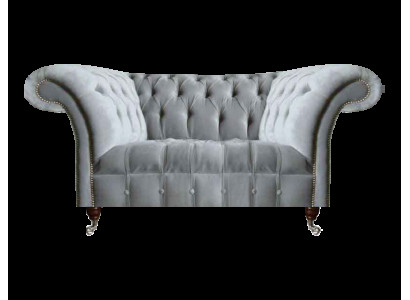 Sofá tapizado Chesterfield gris claro, muebles de diseñador, sofá moderno y elegante.