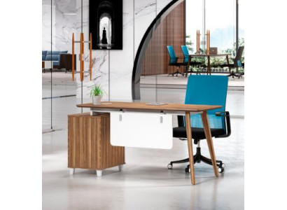 Mesa de oficina marrón y blanco. Escritorios de lujo. Muebles de madera de alta calidad.
