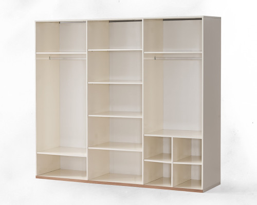 Armario de dormitorio en beige, guardarropa de diseñador, elegantes armarios de madera.