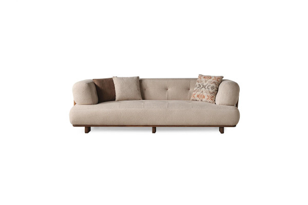 Sofá de tres plazas de diseñador en tono beige para la sala de estar.