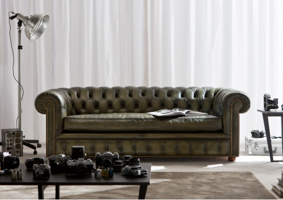 Sofá Chesterfield de 3 plazas con tapizado clásico, nuevo, marca Richmond.