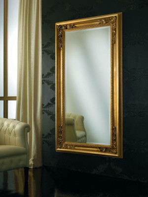 Espejo de pared grande y moderno con marco de madera auténtica. Espejo colgante mobiliario de lujo nuevo.