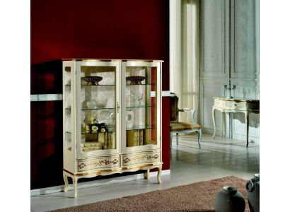 Diseño de gabinetes de madera, vitrinas, armarios Muebles de lujo italianos Estilo barroco.