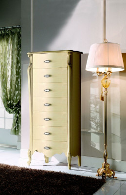 Mueble italiano de madera. Cómoda elegante de 120 cm de alto con 7 cajones.