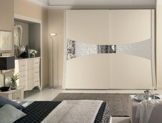 Armario de dormitorio con puertas correderas de madera nuevo espejo.