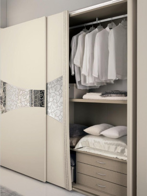 Armario de dormitorio con puertas correderas de madera nuevo espejo.