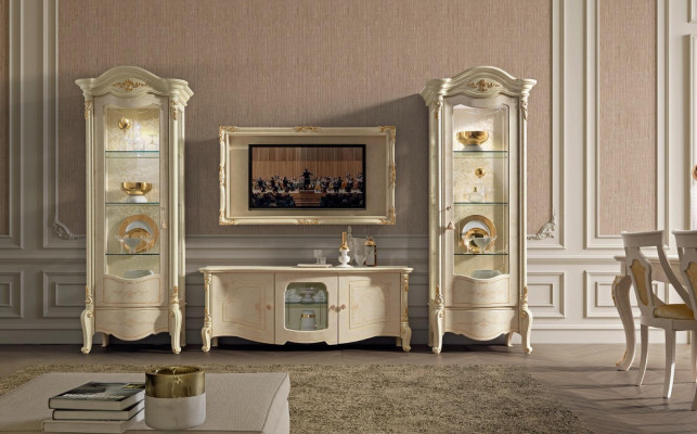 Mueble de televisión clásico y marco de madera natural en estilo clásico.