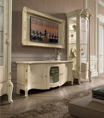 Mueble de televisión clásico y marco de madera natural en estilo clásico.