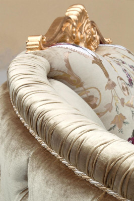 Sala de relajación Lounge Club de televisión en piel: silla individual de diseño acolchada.