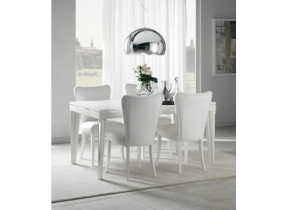 Mesa extensible de comedor de madera de lujo con diseño moderno.