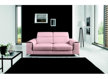 Un sofá de 2 plazas moderno y cómodo en color rosa elegante y respetable.