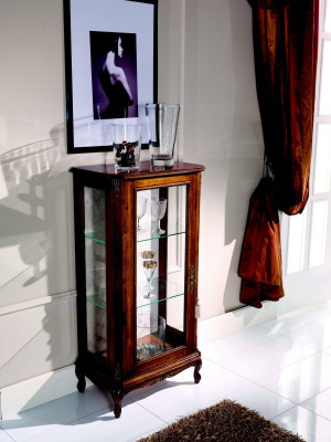 Diseño de muebles italiano, vitrina marrón de madera de lujo, armarios clásicos.