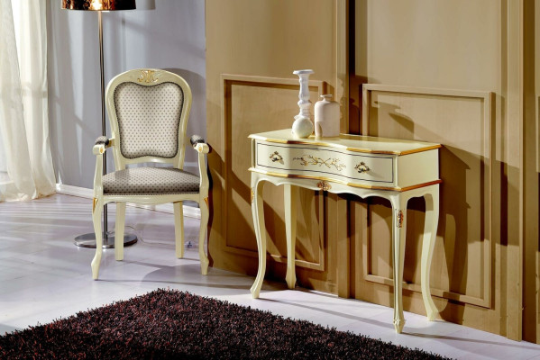 Muebles consejo de diseño barroco italiano de madera marrón.