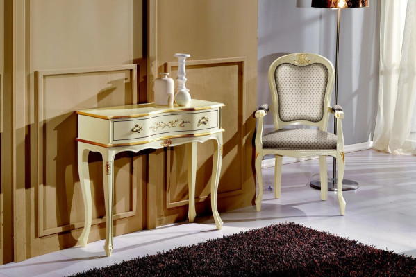 Elegante silla de diseño barroco de lujo italiana en madera para el salón.