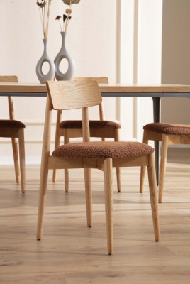 Silla de comedor de lujo. Silla de madera clásica. Sillas estilo italiano.